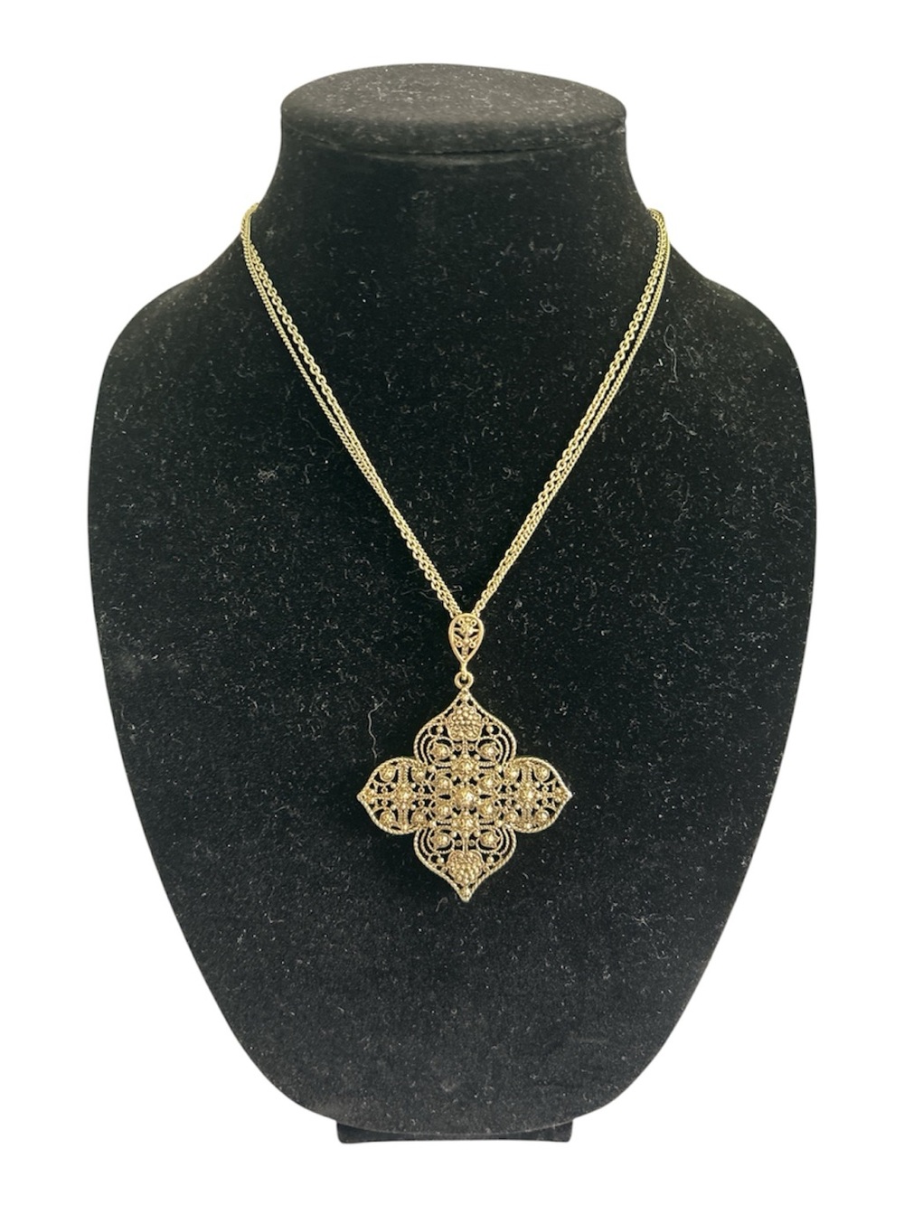 Sarah Coventry Gold Tone Golden Petals Diamond Shaped Filgree Pendant Necklace